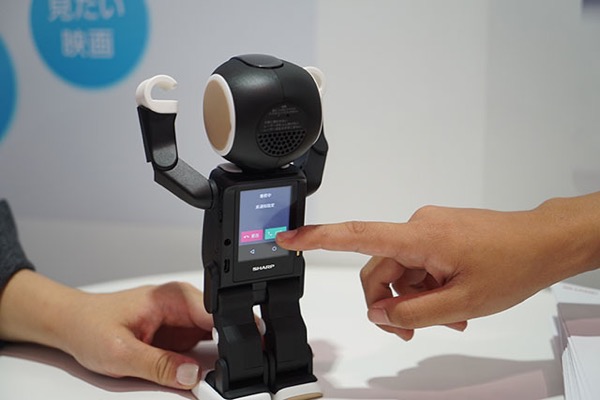 Gizmodo 201510 robohon ceatec2015 3